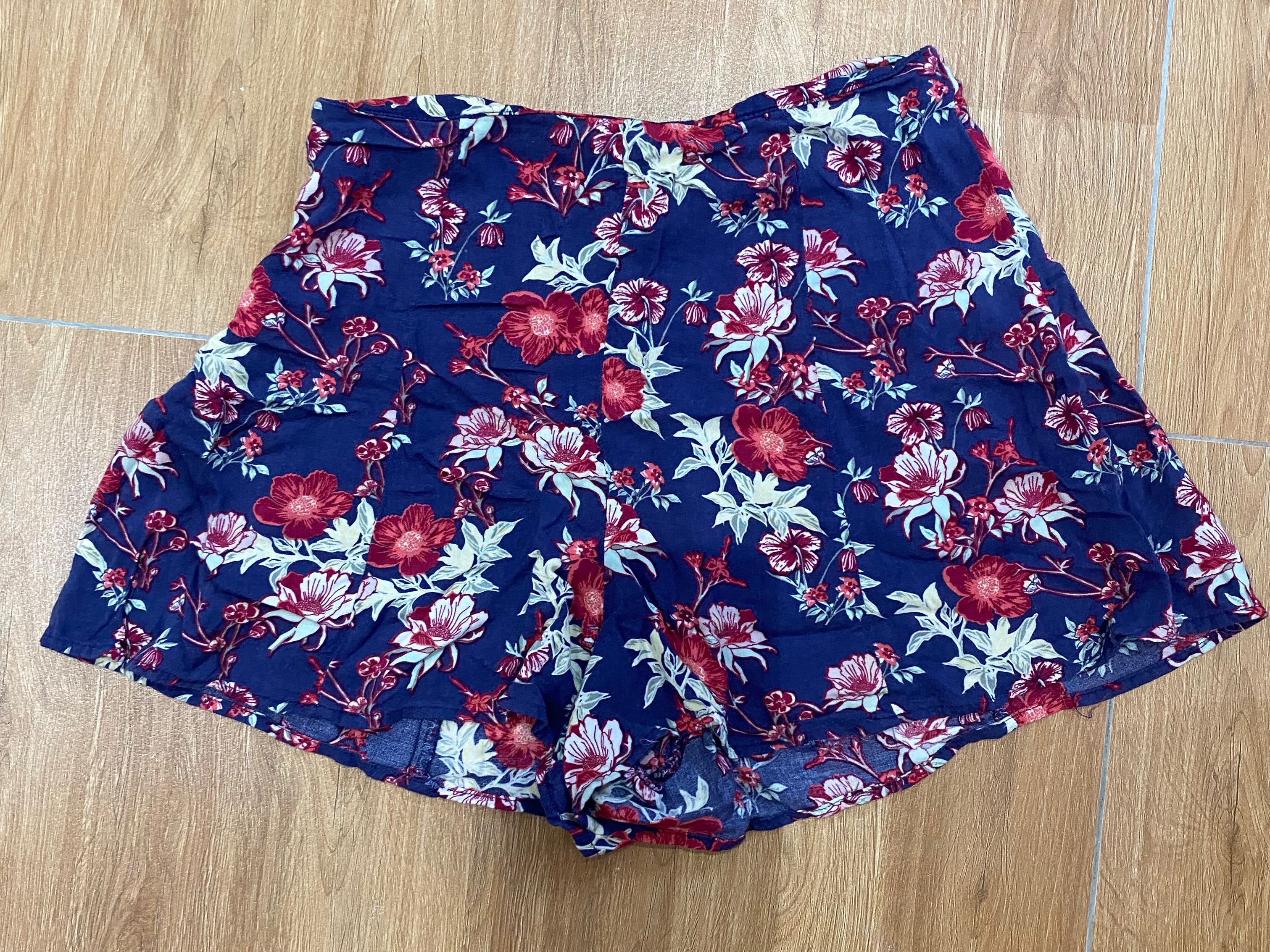 HNM floral pants, Women's Fashion, Bottoms, Other Bottoms on Carousell