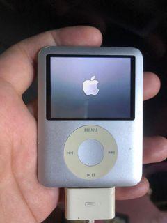 iPod Nano 4gb silver faulty