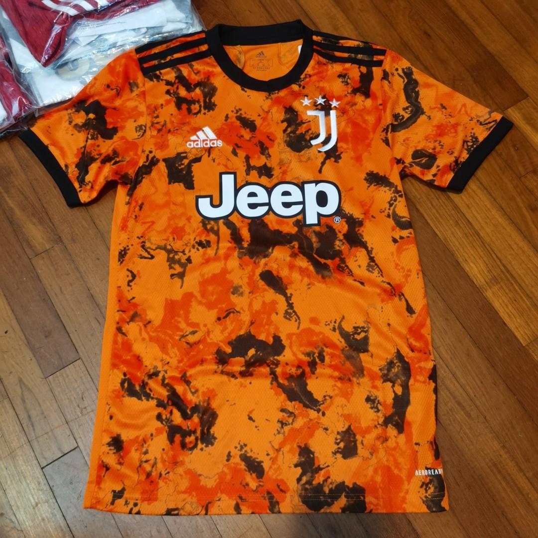 Juventus home/away jersey, Men's Fashion, Tops & Sets, Tshirts & Polo