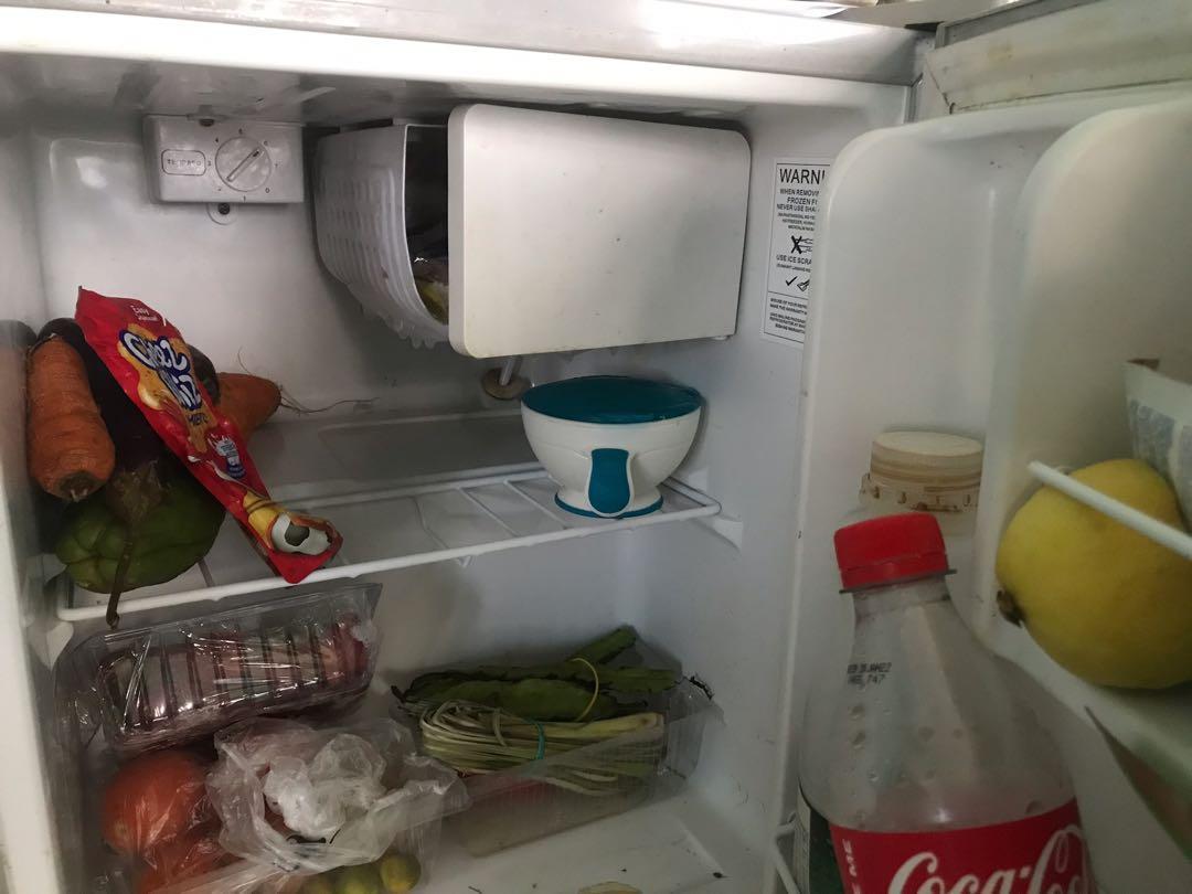 Kelvinator personal ref (Category: Refrigerators and Freezers) located in Manila. Submitted by authentic_ph (Listing ID 1123131068, Image 2). Description: 10/10 working no flaws rfs: upgrade Mas okay po for pick up espana blumentrit .