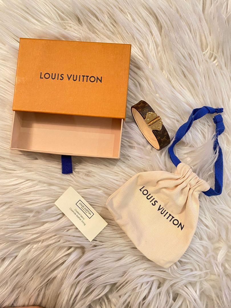 Louis Vuitton Bracelet (Category: Luxury Accessories) located in Quezon City. Submitted by christineboller (Listing ID 1123322220, Image 1). Description: Good steal selling low LV bracelet Complete inclusion 100% authentic I’m open for meet ups to sure buyers only I accept layaway. PM if interested. .