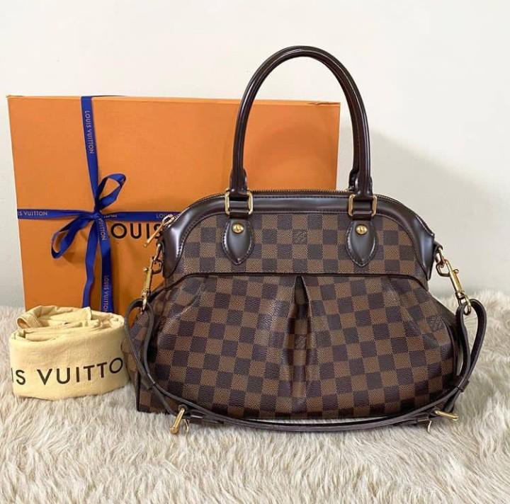 Louis Vuitton Trevi PM (Category: Luxury Bags & Wallets) located in Manila. Submitted by bagislifeshop (Listing ID 1123161079, Image 1). Description: Rank A condition.