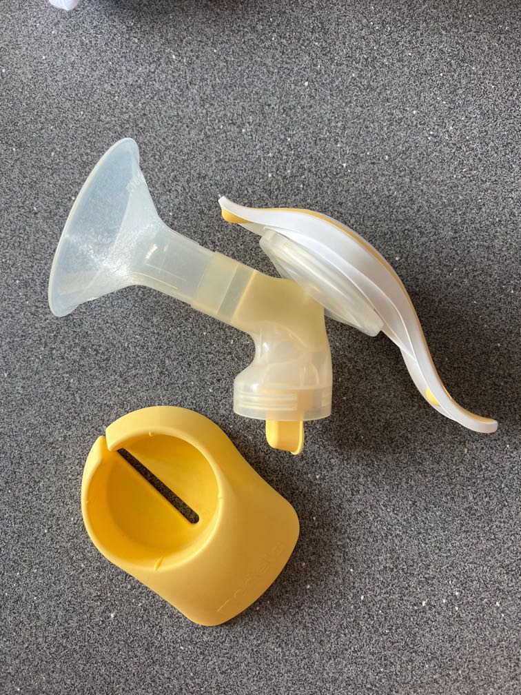 Medela manual hand pump, Babies & Kids, Nursing & Feeding