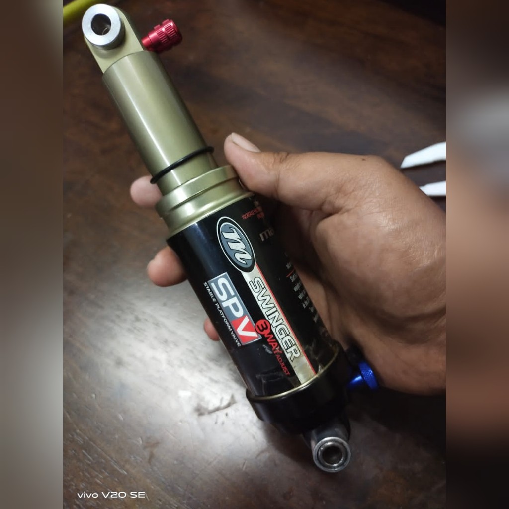 rear shock manitou swinger spv 3 way air shock, Sports Equipment, Bicycles and Parts, Bicycles on Carousell photo