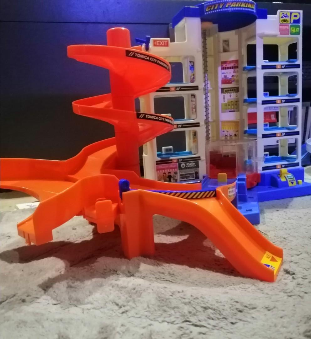 Tomica parking building set, Hobbies & Toys, Toys & Games on Carousell