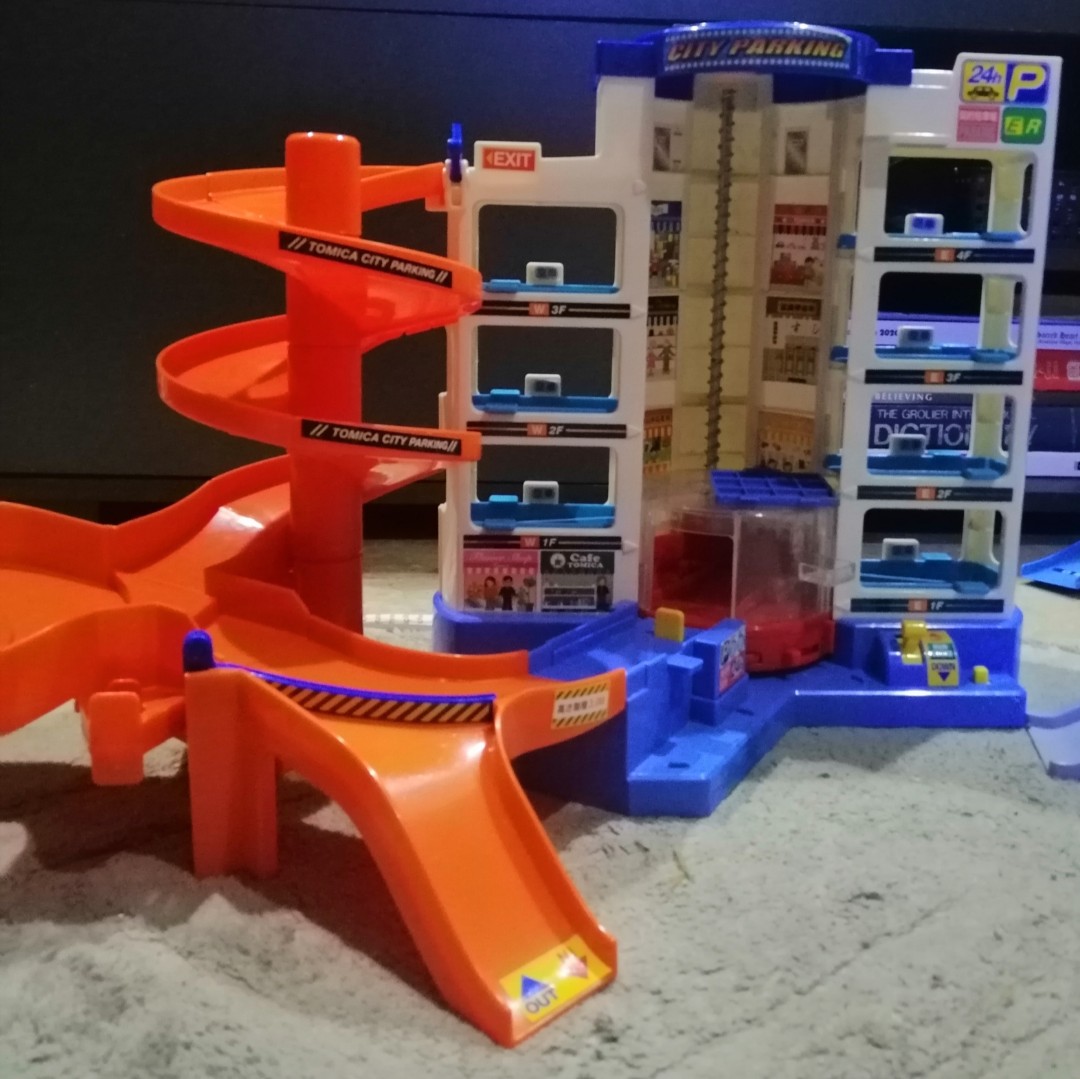 Tomica parking building set, Hobbies & Toys, Toys & Games on Carousell