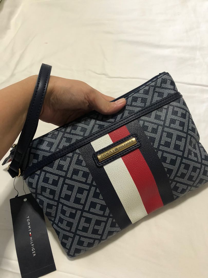 tommy hilfiger wristlet wallet