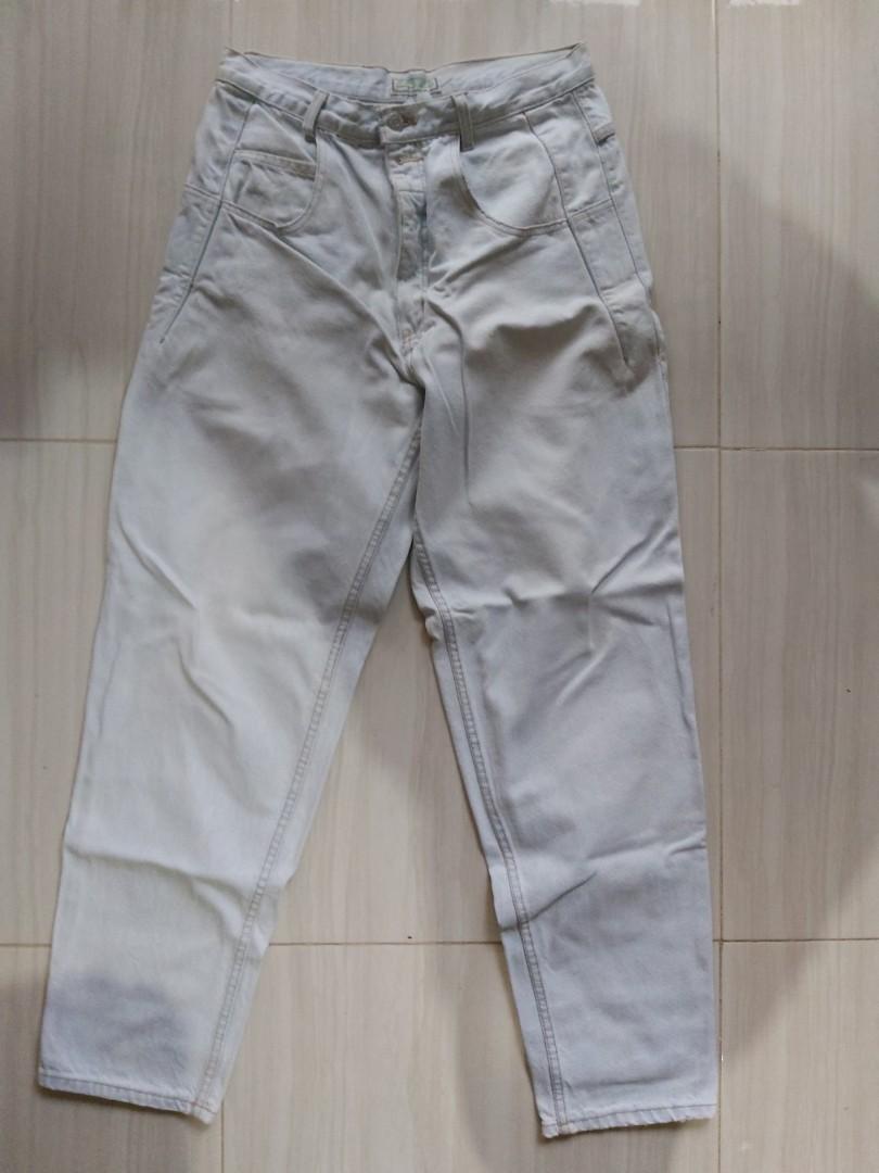Vintage Guess Jeans Light Wash (Category: Jeans) located in Davao. Submitted by platter21 (Listing ID 1123217578, Image 2). Description: Vintage Guess Jeans Size 33.