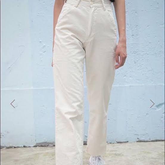 ✦ BRANDY MELVILLE TAMMY WHITE CREAM 