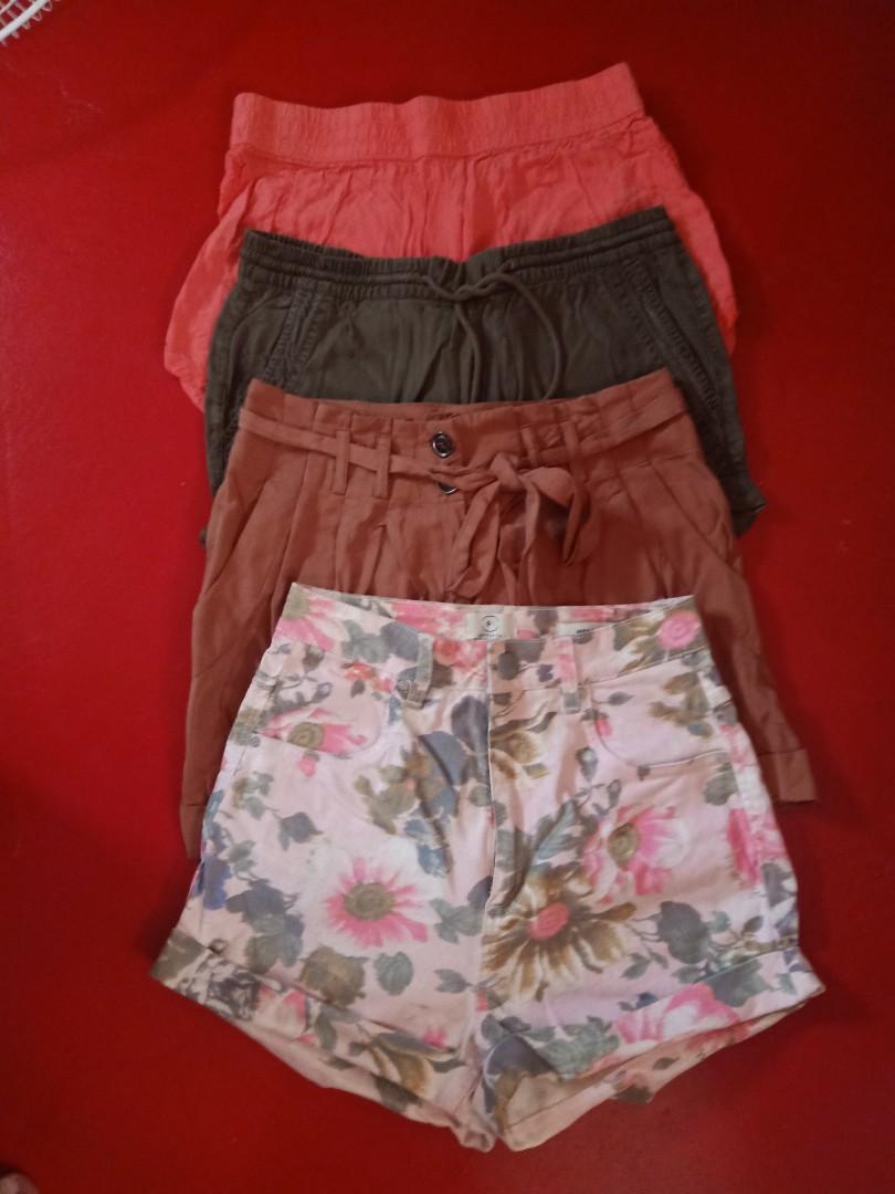 Bundle of 4 (Category: Shorts) located in Cavite. Submitted by stuffby_c (Listing ID 1126756605, Image 1). Description: bundle of 4 no flaw needs iron small sizes.