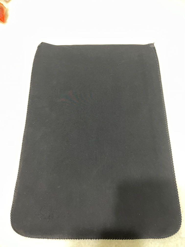 Crumpler FUG 13 laptop sleeve