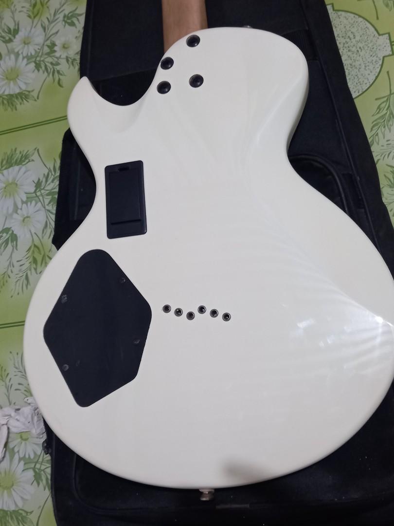 FOR SALE ACADEMY OF ROCK YENG CONSTANTINO ELECTRIC GUITAR, Hobbies