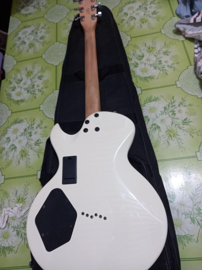 FOR SALE ACADEMY OF ROCK YENG CONSTANTINO ELECTRIC GUITAR, Hobbies