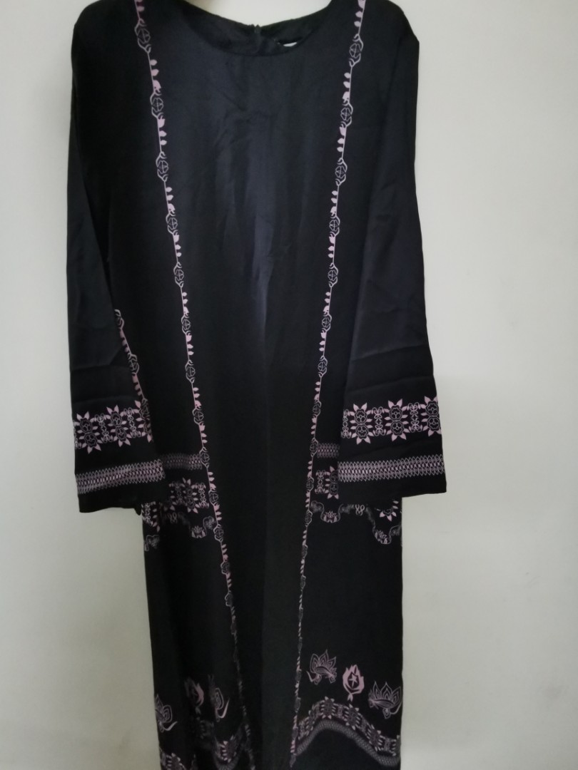 Haqqi black and pink jubah in XL, Women's Fashion, Muslimah Fashion ...