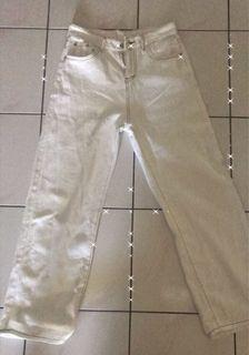 HIGHWAIST STRAIGHT CUT JEANS