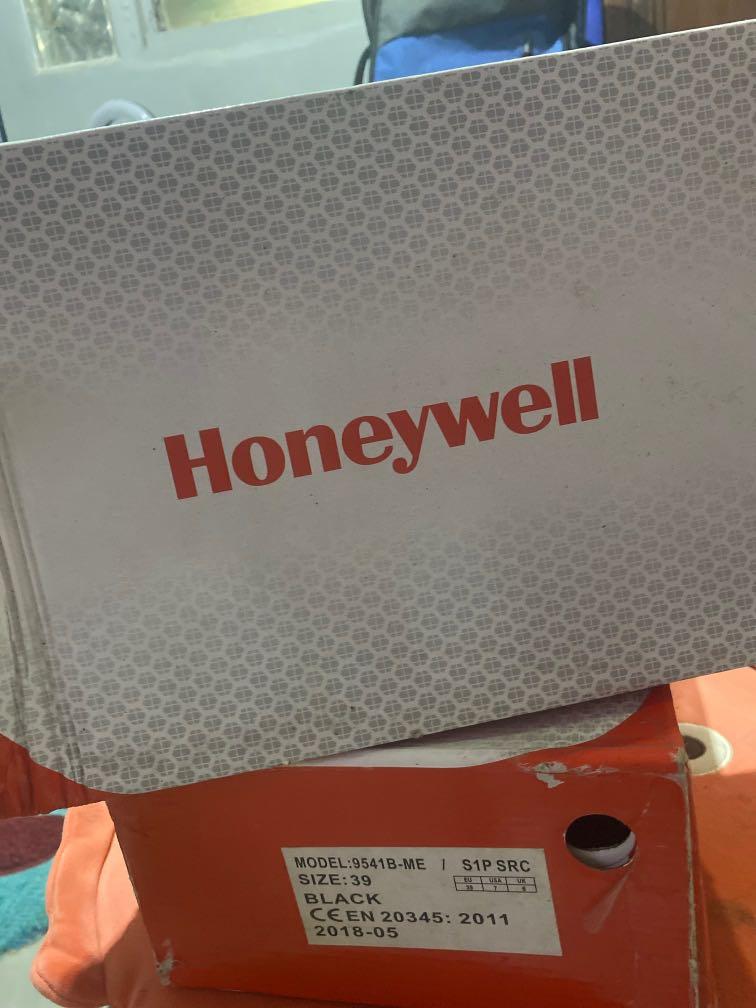 Honeywell Safety Shoes (Category: Safety Gates, Locks & Protectors) located in Makati City. Submitted by decluttermakati (Listing ID 1126789774, Image 1). Description: Never been used Extra shoes Stocked Sizes from 36 to 39.