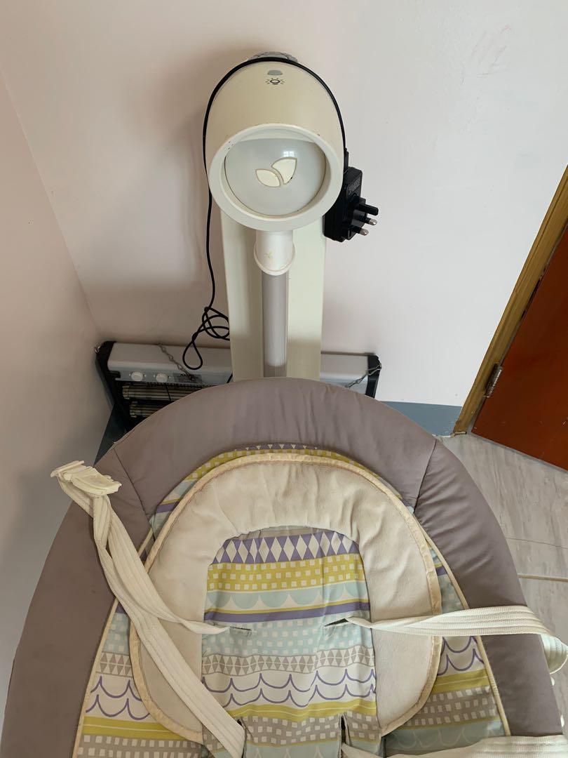 Joie Baby Swing (Category: Cots & Cribs) located in Pinamalayan. Submitted by kassandras (Listing ID 1126751669, Image 3). Description: REPRICED! AGAIN🥹 No more lowballing. Super mura na mommies. Super sulit yung price na yan. Just want to declutter na. Very good deal already. A swivelling, swaying seat soothes littles from birth on. 2 way reclining seat, vibration and sounds for a peaceful nap time, anytime. Tested beyond the standard weight ca