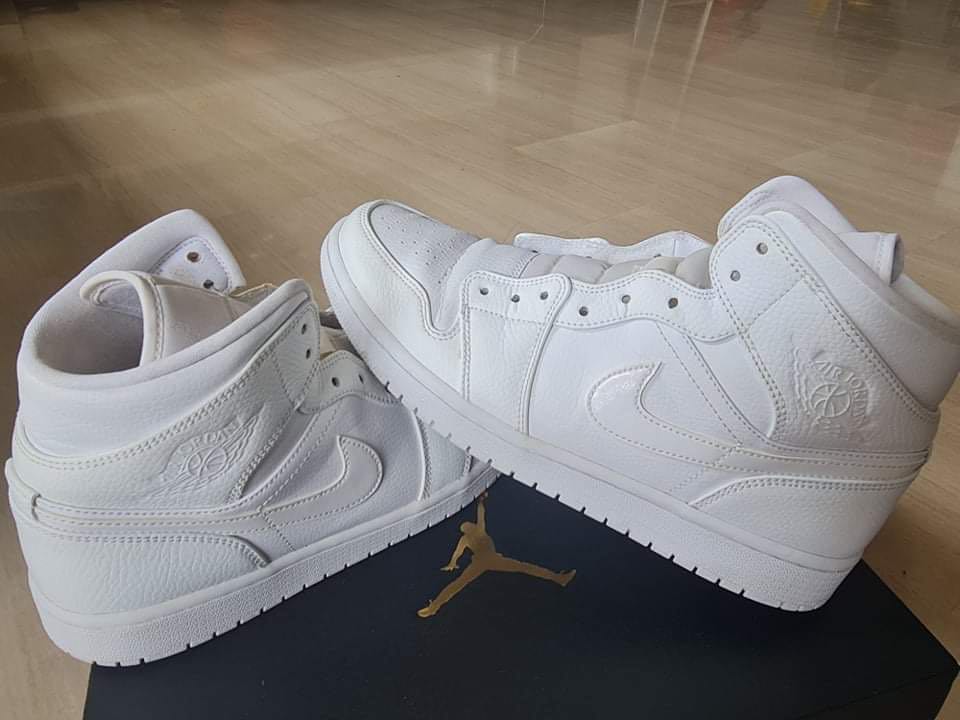 aj1 triple white