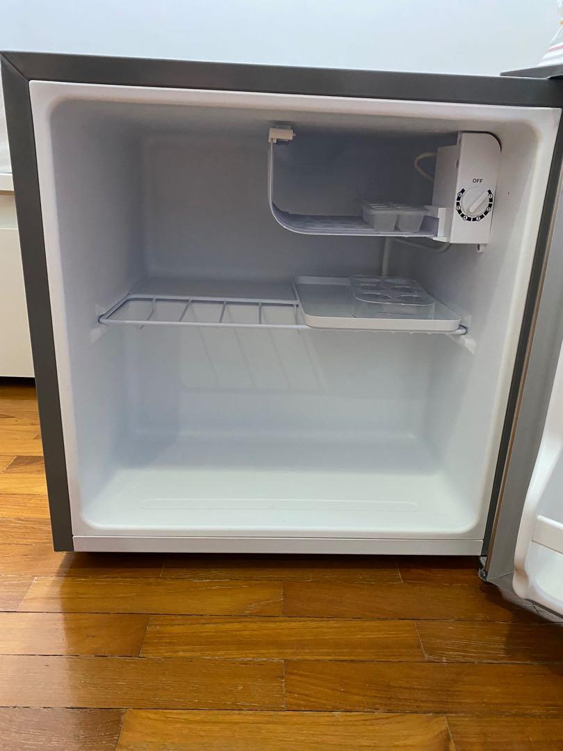 Midea Mini Bar Fridge (MS50) 50L Silver, TV & Home Appliances, Kitchen