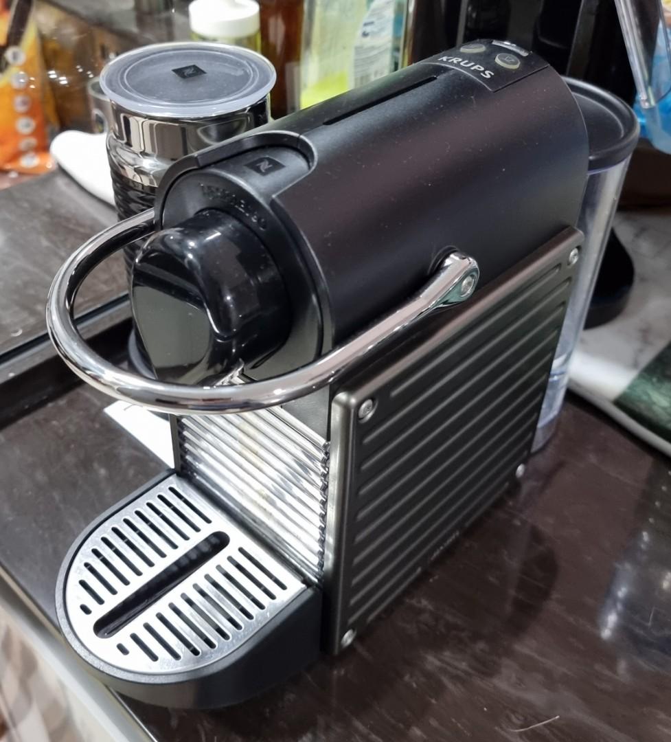 Schurend negatief het laatste Nespresso Pixie Krups with milk Frother, TV & Home Appliances, Kitchen  Appliances, Coffee Machines & Makers on Carousell