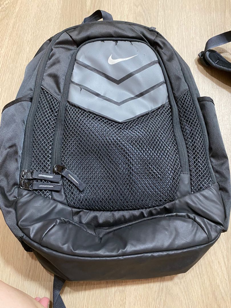 Nike laptop bag, Men's Fashion, Bags, Backpacks on Carousell