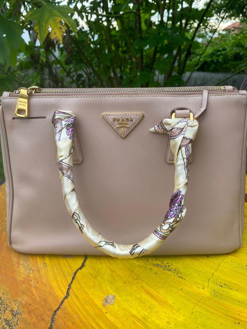 Prada saffiano cameo prelovedproud