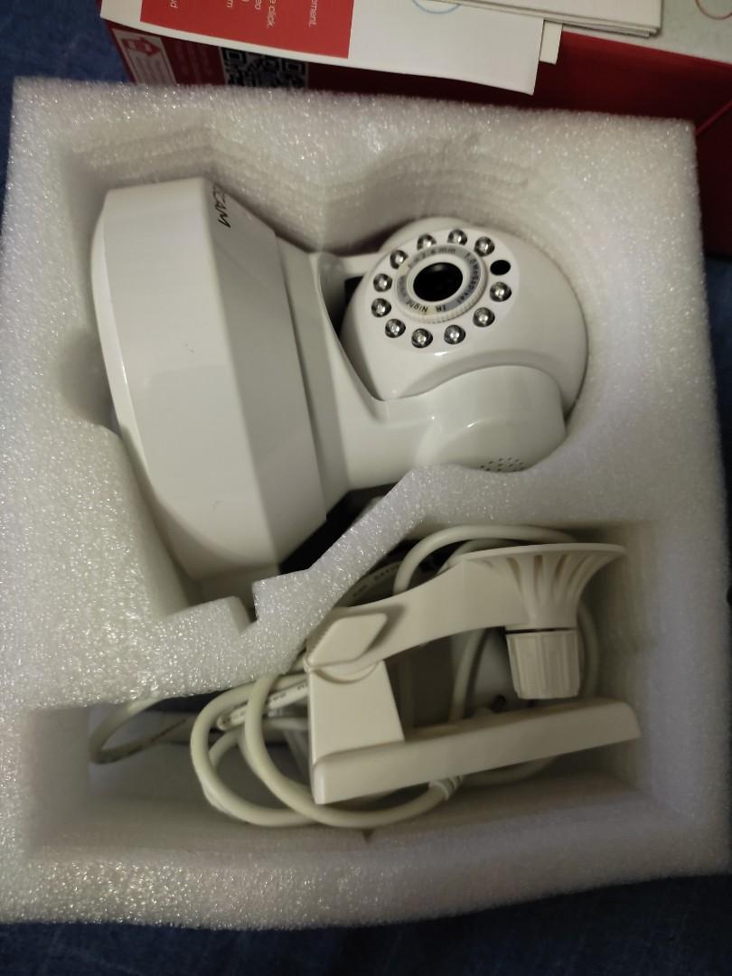 Security camera cctv (Category: Other Home Appliances) located in Singapore. Submitted by slevengoodkat (Listing ID 1126848287, Image 2). Description: Brand new in box but box is old. But few years ago but did not set up. Foscam FI9816P Self collect at amk No more warranty. No exchange no refund https://foscam.uk.com/foscam-fi9816p.