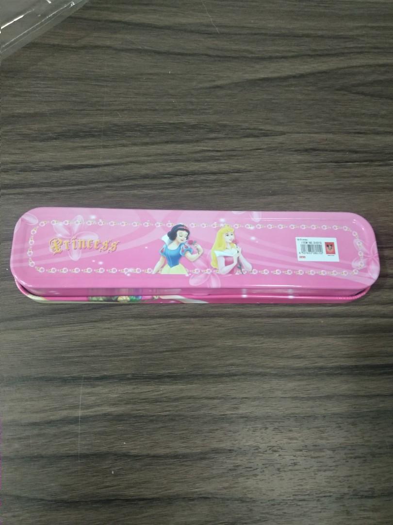Snow White Pencil Case (Metal) (Category: Stationery & School Supplies) located in Quezon City. Submitted by chocolatina (Listing ID 1126738044, Image 3). Description: Snow White Pencil Case (Metal) 2 layers Length 20 cm Width 5 cm Pick up location: Brgy Immaculate Concepcion Shipping can be arranged as long as buyer agrees to shoulder the shipping fee Mode of payment: Gcash/Maya.