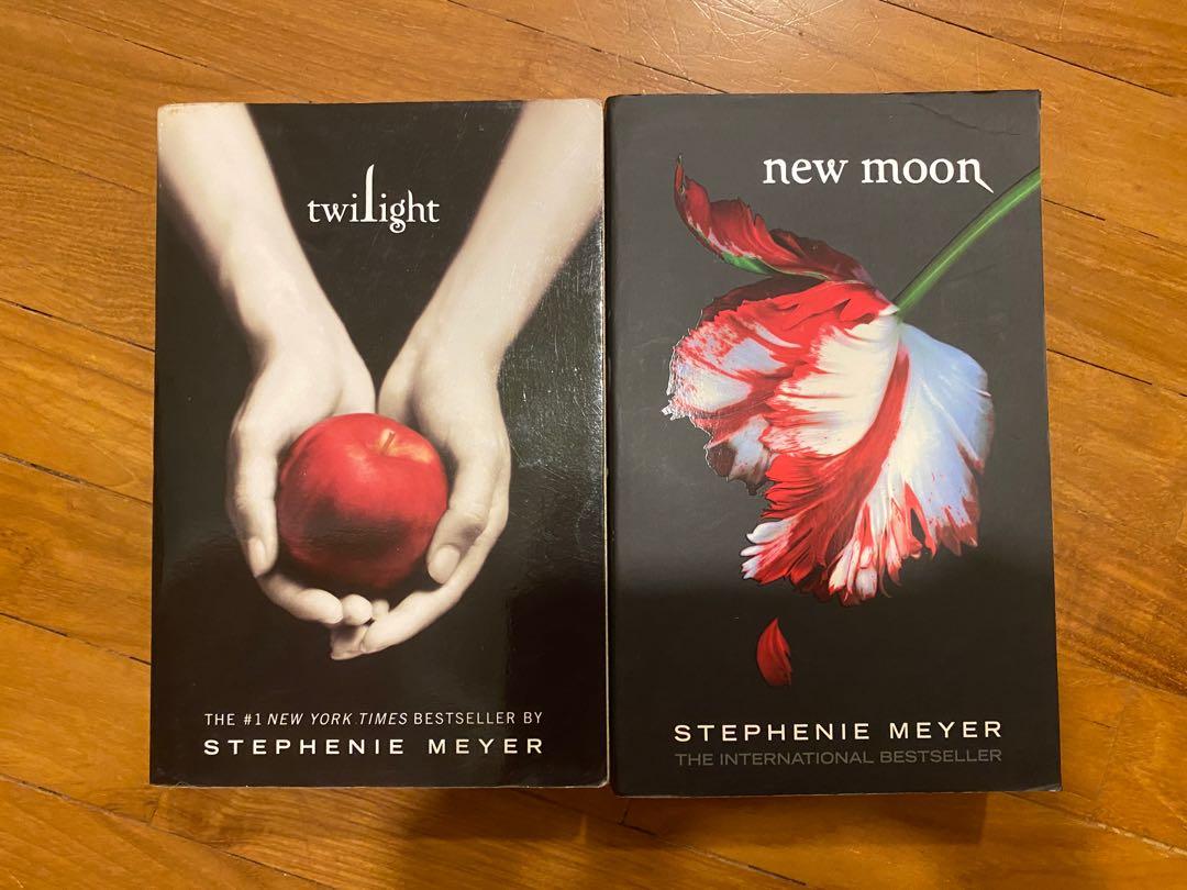 TWILIGHT (The Twilight Saga) by STEPHENIE MEYER - Twilight New Moon -  Paperback Books: Children / Young Adult Fiction