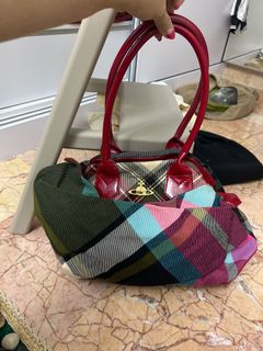 (Category: ) located in . Submitted by accessories.diva (Listing ID 1126886775, Image 1). Description: .