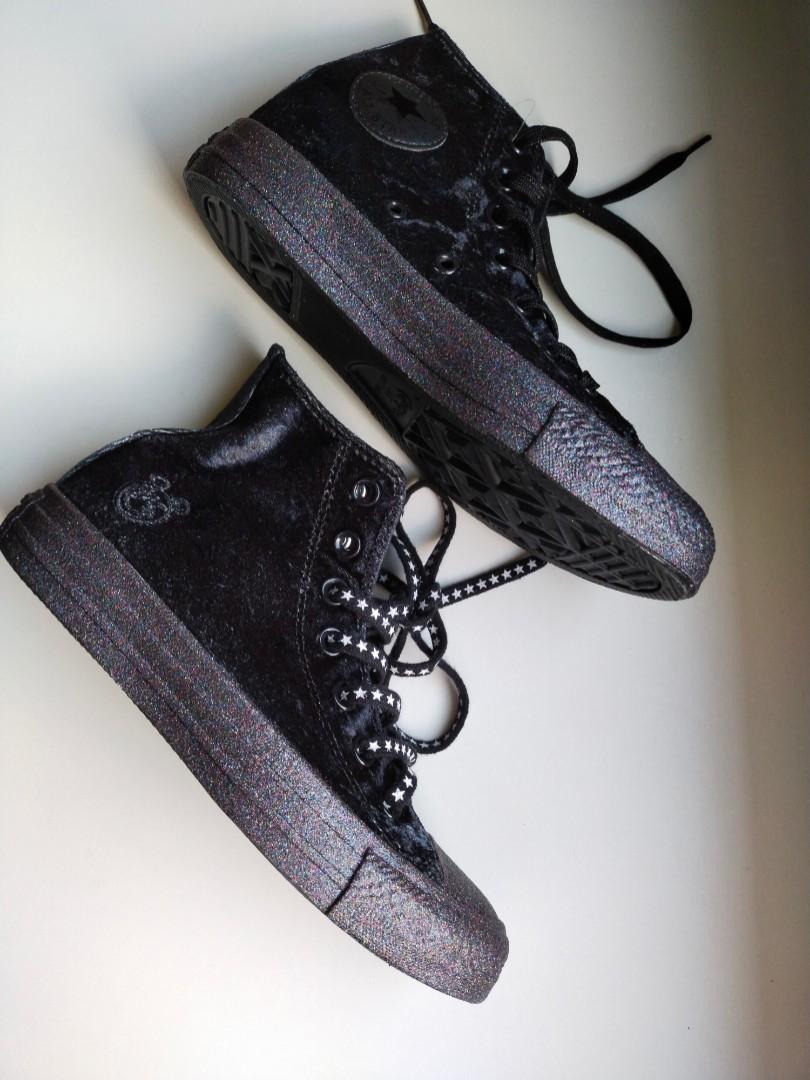Miley cyrus sales high top converse