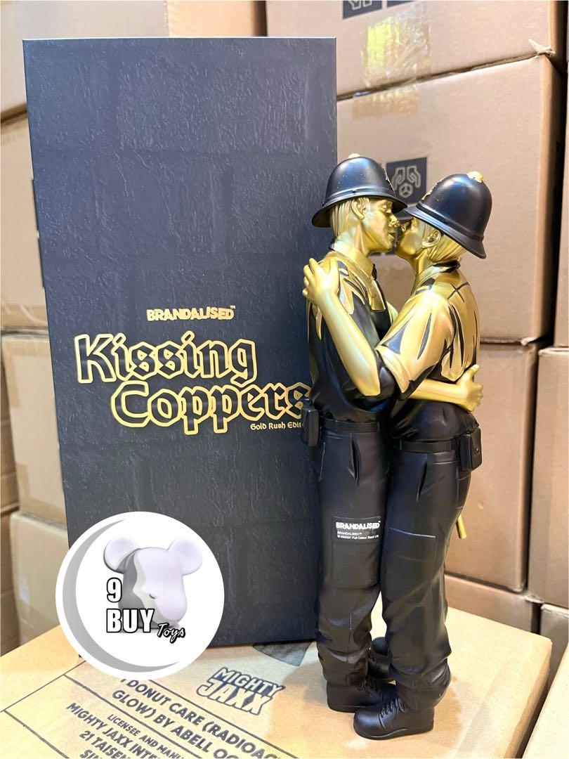 BANKSY x MIGHTY JAXX - KISSING COPPERS （Gold Rush）》, 興趣及遊戲