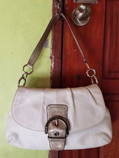(Category: ) located in . Submitted by closet26 (Listing ID 1126988706, Image 1). Description: .
