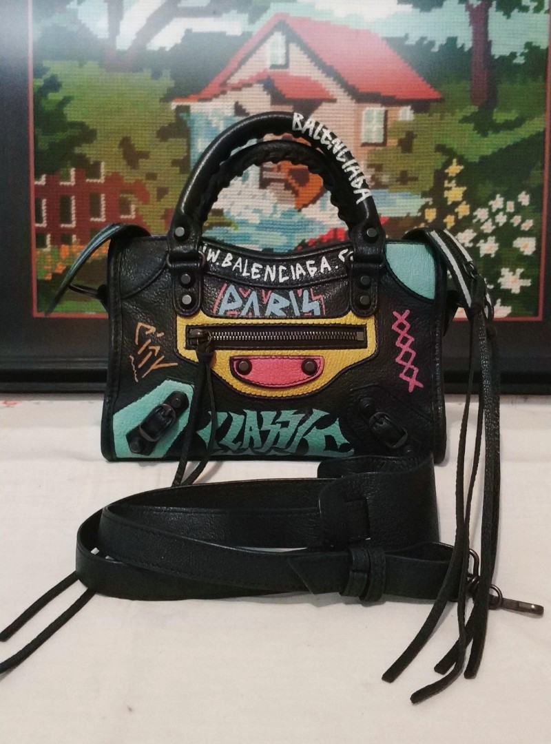 Tas hotsell balenciaga graffiti