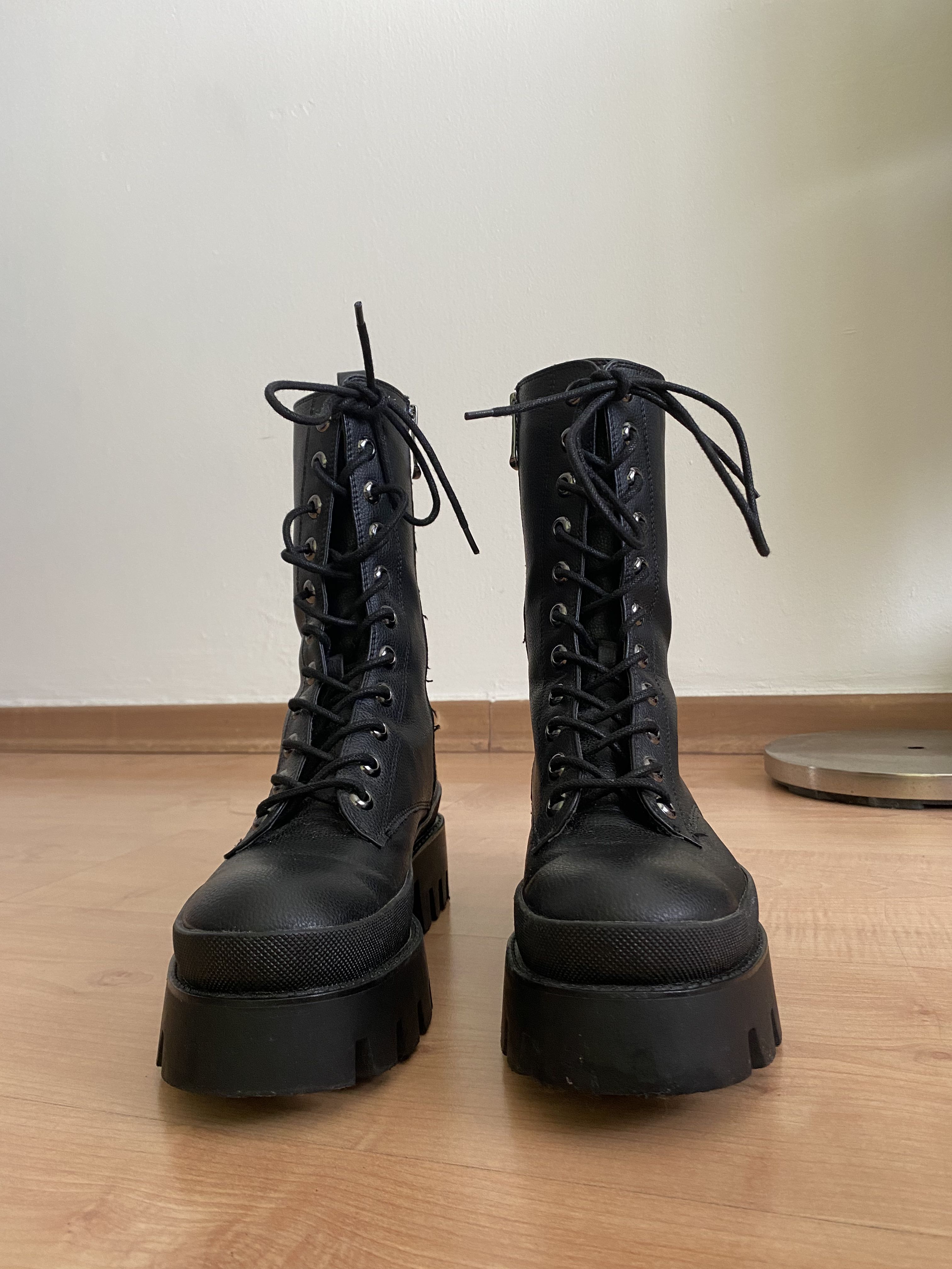 Black chunky/platform boots , Bershka size 39, Women's Fashion