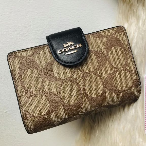 Coach top wallet design