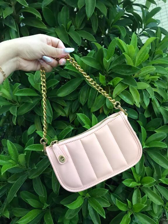 Coach Swinger 20 Leather with Quilting Peach, Luxury, Bags & Wallets on  Carousell