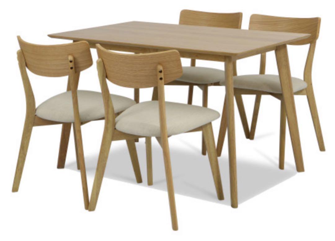 Dining Set (Category: Tables & Sets) located in Singapore. Submitted by eastbum (Listing ID 1127093382, Image 1). Description: Great value dining set. Well used but in great condition. Price negotiable. Sell collection or delivery (additional cost). Size is 120cm Lx75cm Wx76cmH..