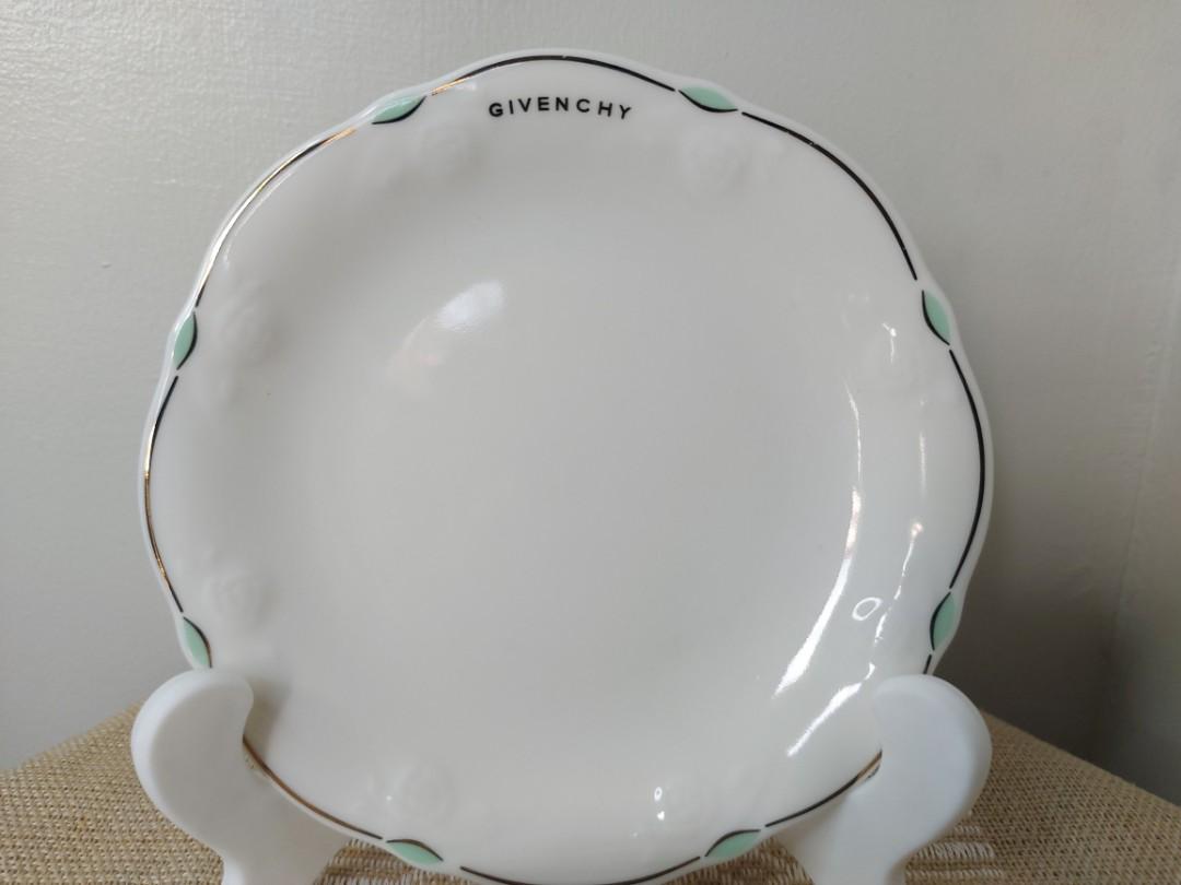 Givenchy cake plates 599 take all (Category: Coffee & Tea Tableware) located in Pasig City. Submitted by noona81 (Listing ID 1126954173, Image 1). Description: 3 pcs cake plates in very good condition no chips no flaws 599 take all.