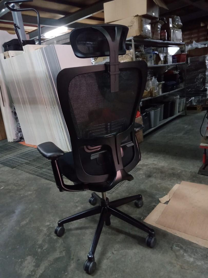 Must try! Special edition Haworth Zody chair with headrest, 4d armrest