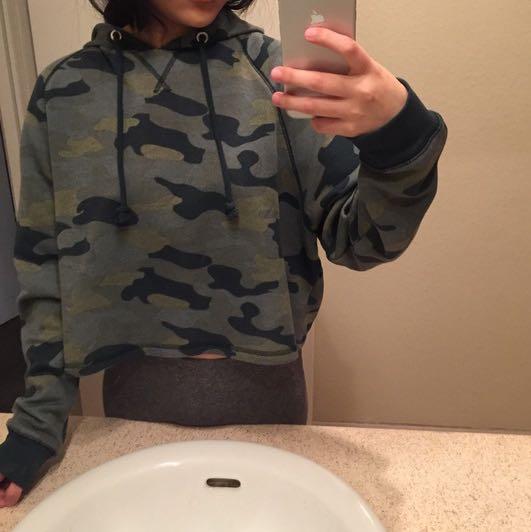 Camo cropped hoodie h&m clearance