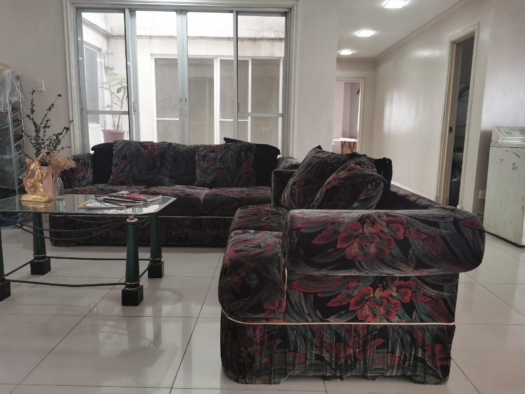Italian Velvet Sofa 8 Seater (Category: Sofas) located in Manila. Submitted by jen.jen11 (Listing ID 1127066759, Image 2). Description: Italian Velvet Sofa 2 Sofas 8 People Negotiable.