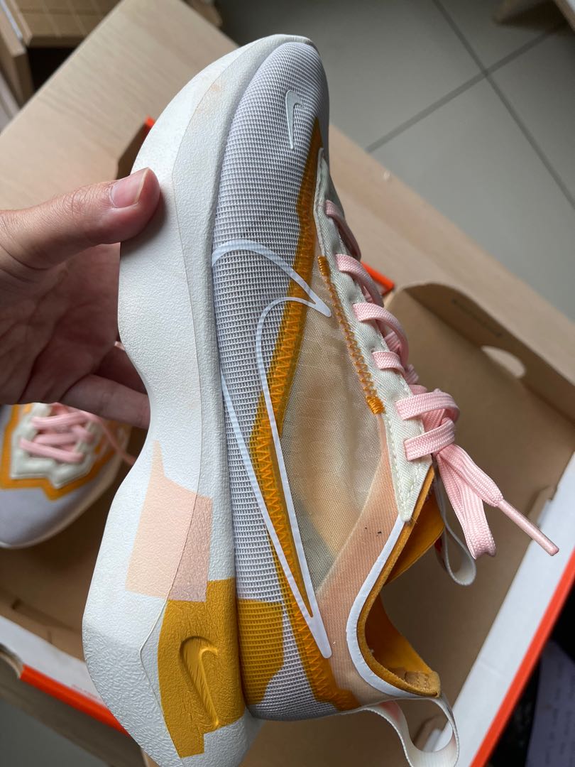 nike vista lite white and yellow