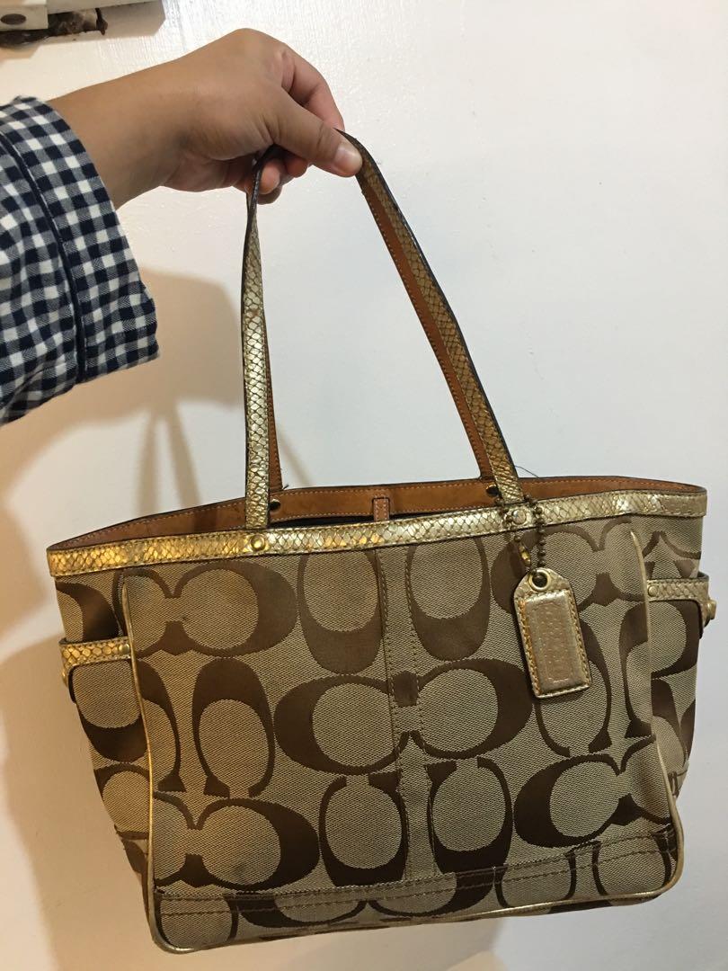 Medium size tote discount purse