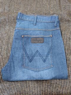 (Category: ) located in . Submitted by saveonpreloved (Listing ID 1126991084, Image 1). Description: .