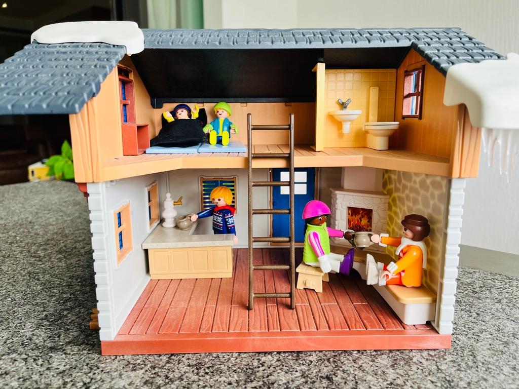 Playmobil set 9280 Ski lodge Hobbies Toys Toys Games on