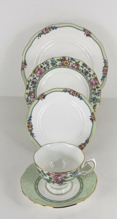 PRE ORDER Royal Albert Hartington 5 Piece Setting Excellent Condition Made in England
