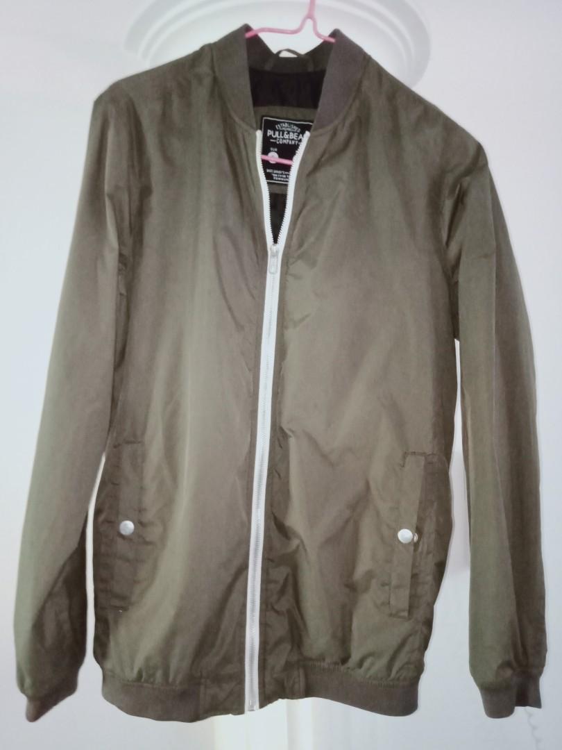 Pull & Bear Bomber Jacket (Category: Coats, Jackets and Outerwear) located in Singapore. Submitted by waisj (Listing ID 1126966113, Image 1). Description: Army green bomber jacket. seldom use. 9/10.