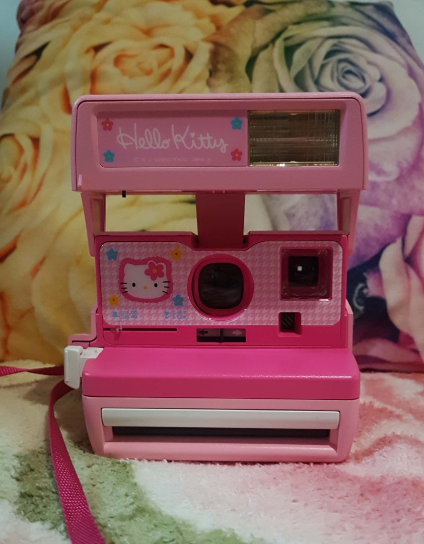 Rare Hello Kitty Polaroid 600 camera, Photography, Cameras on Carousell