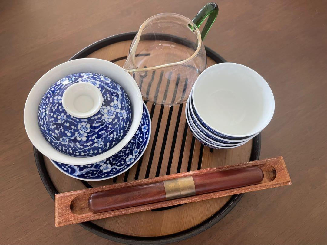 Tea set (Category: Coffee & Tea Tableware) located in Singapore. Submitted by milink (Listing ID 1126959474, Image 2). Description: Tea set like new ( self pick up ) .